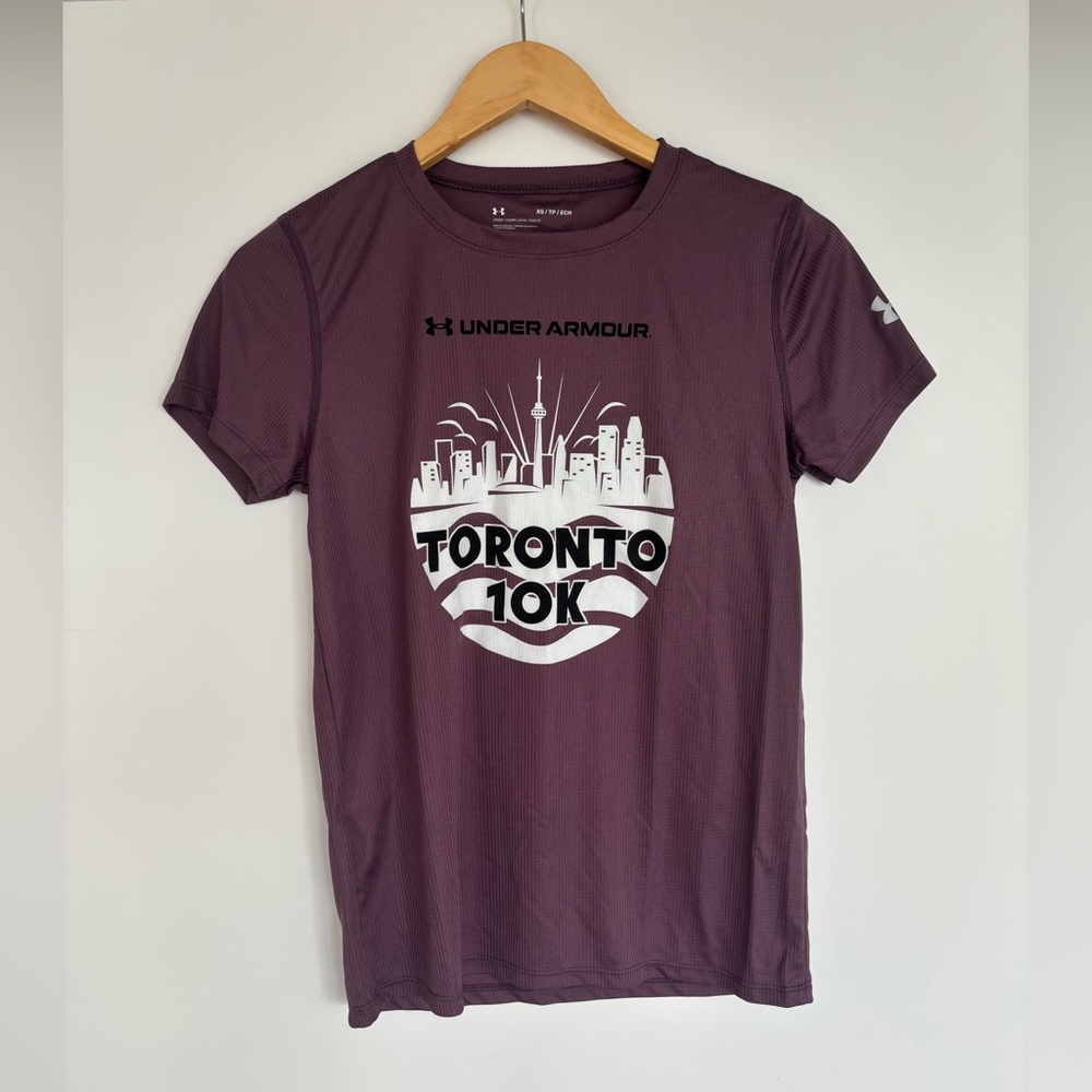 Under Armour 16” PTP Women’s Graphic Loose Fitting T-Shirt, Purple, Size XS.